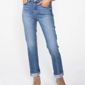 WILLA Super High Waist Mom Fit Straight Leg
in Lap